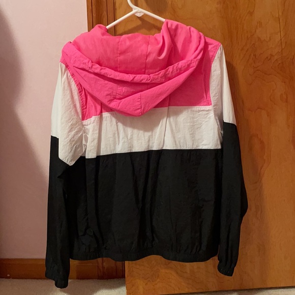 Wind breaker - Picture 2 of 2